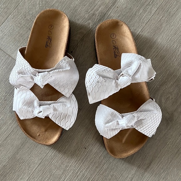 Mata Shoes Shoes - NWB - Mata Sandler